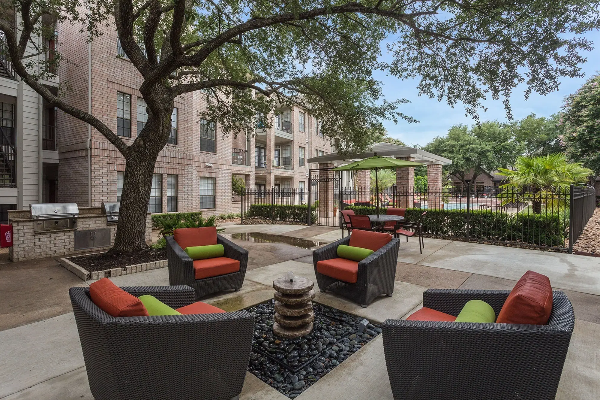 Greenbriar Park, Houston – Exterior