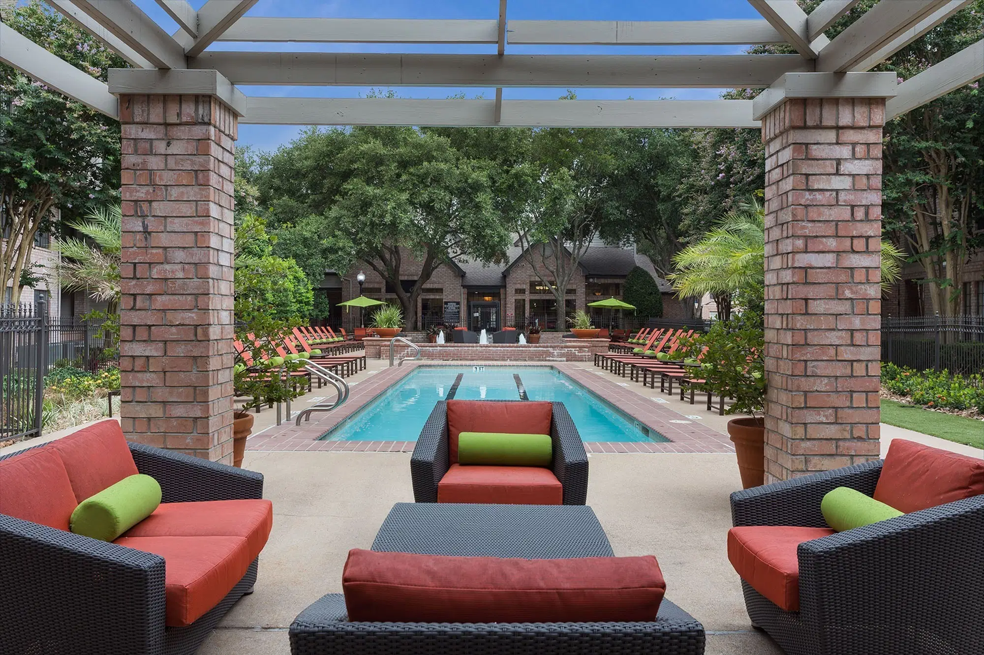 Greenbriar Park, Houston – Exterior
