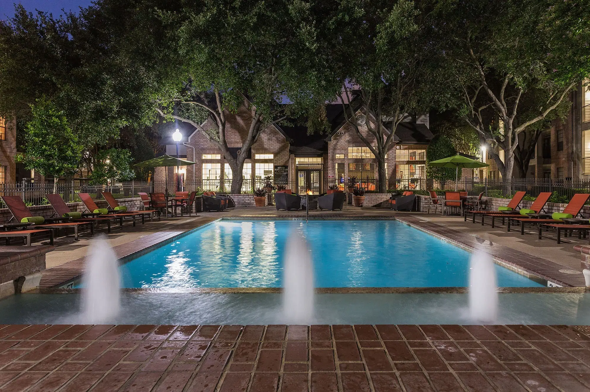 Greenbriar Park, Houston – Exterior