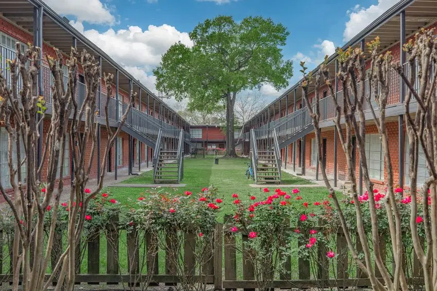 Fair Oaks Apartments, Houston – Exterior