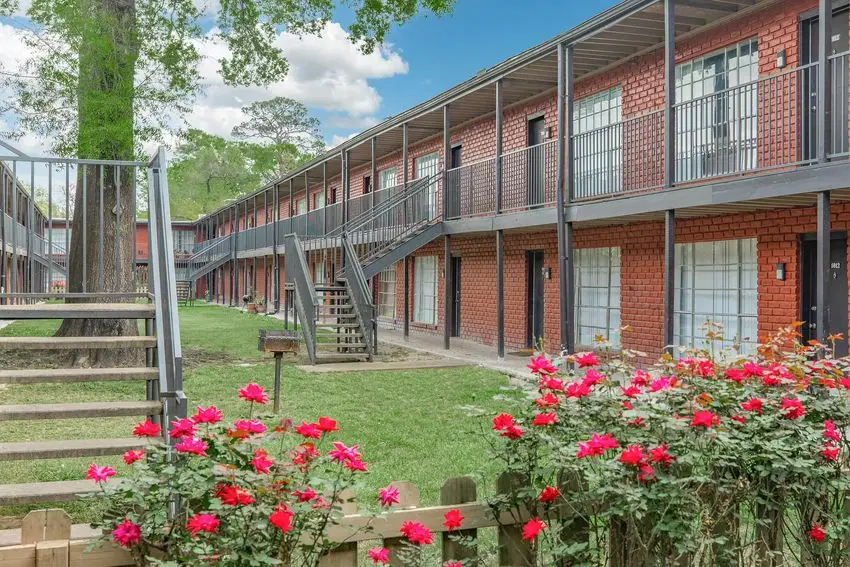 Fair Oaks Apartments, Houston – Exterior