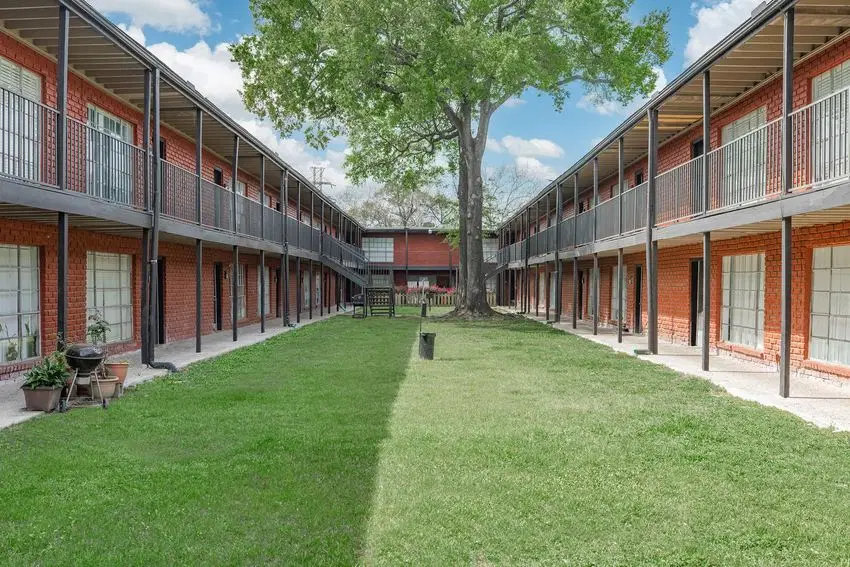 Fair Oaks Apartments, Houston – Exterior