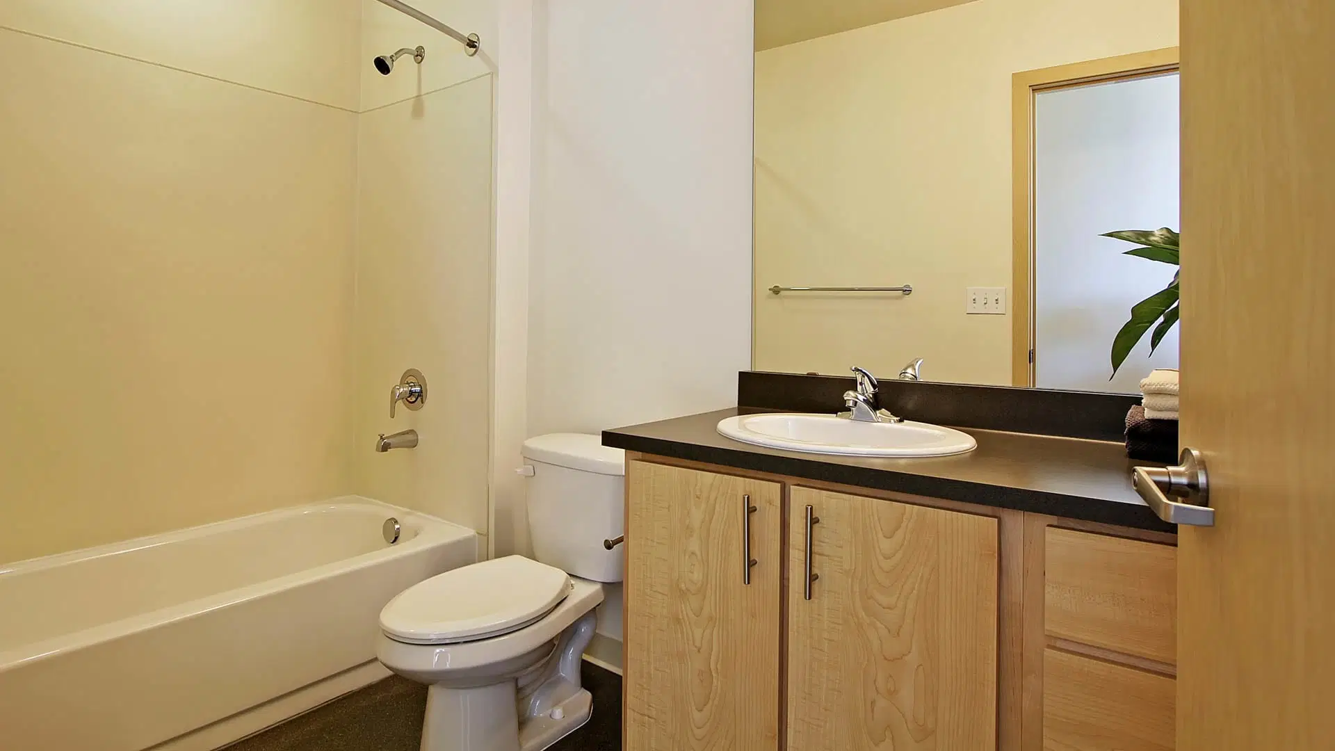 Chloe on Union Apartments, Seattle – Bathroom