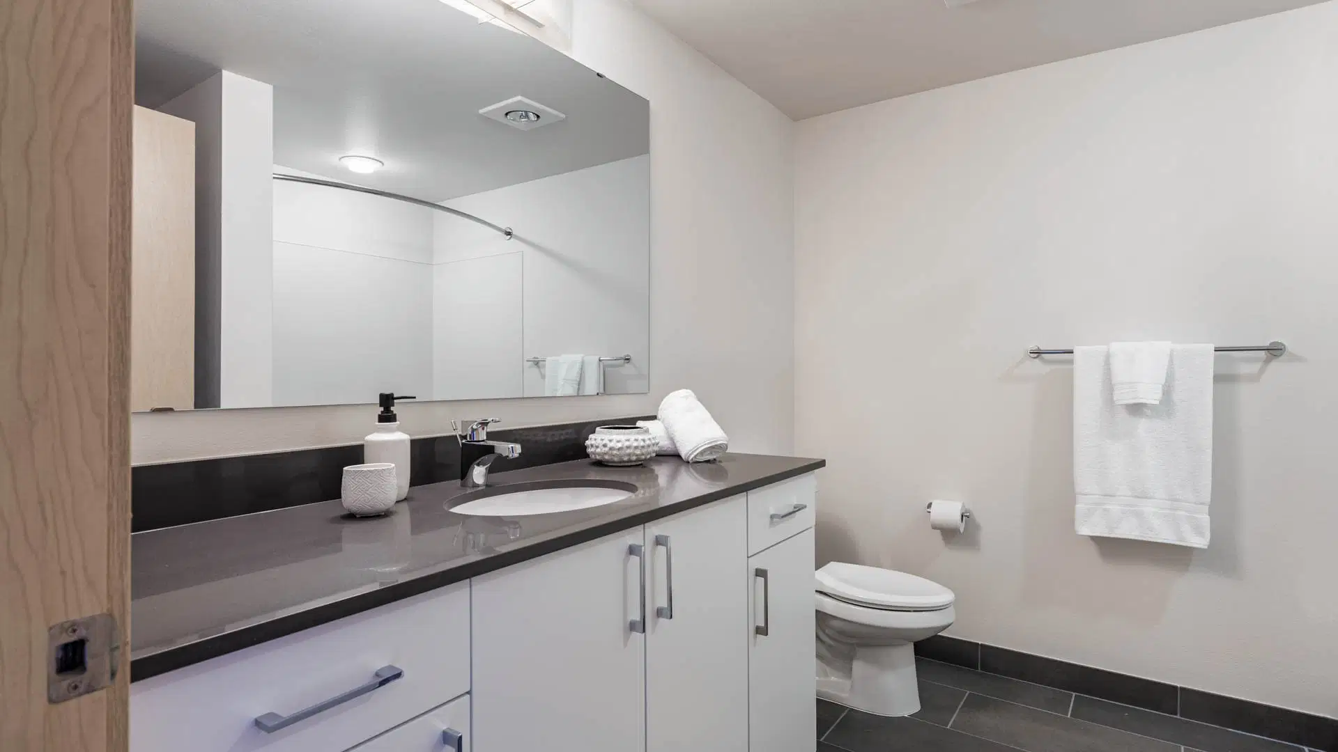 Chloe on Union Apartments, Seattle – Bathroom