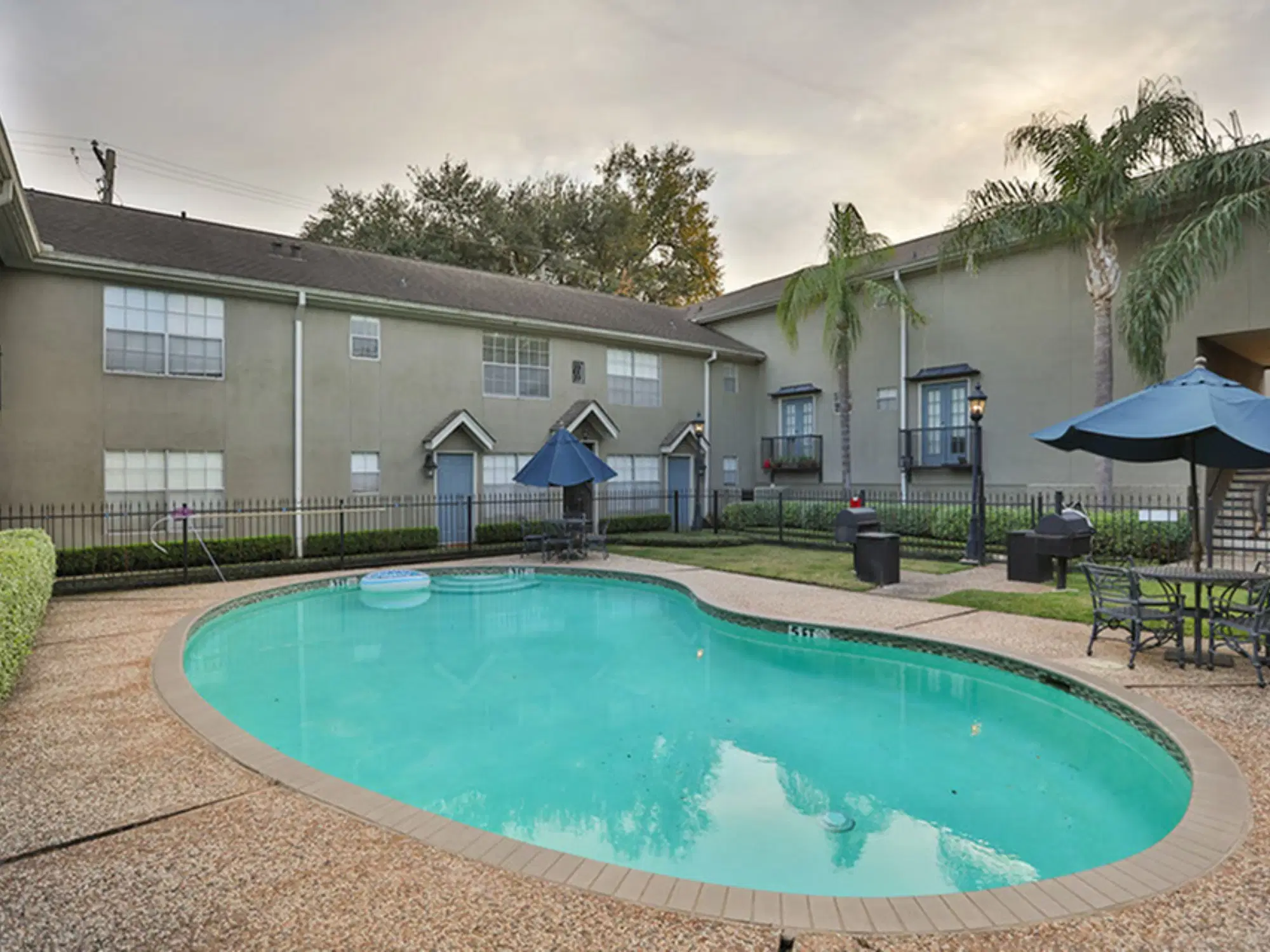 1903 Portsmouth, Houston – Amenities