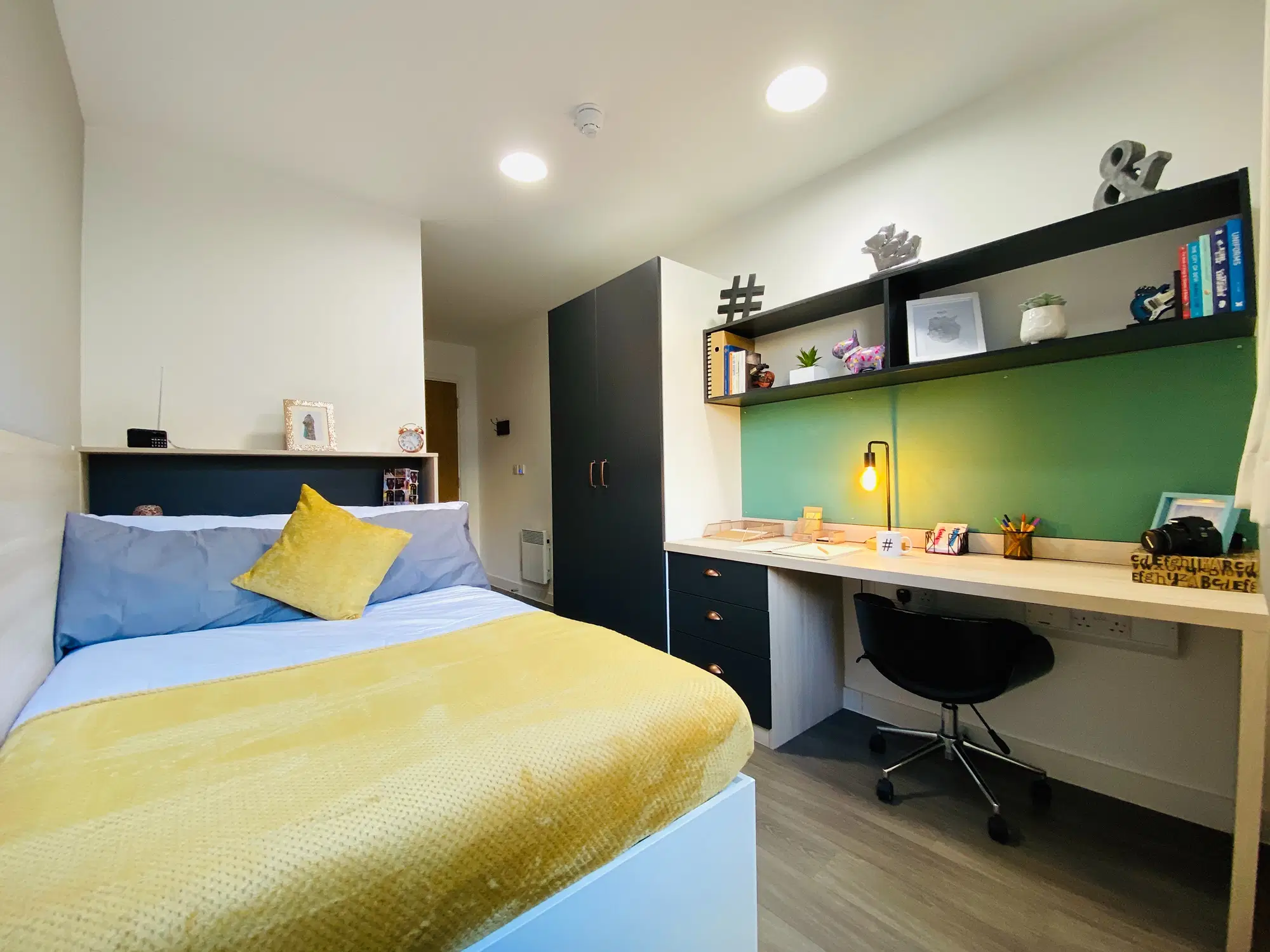 Mannequin House, London – Ensuite Silver
