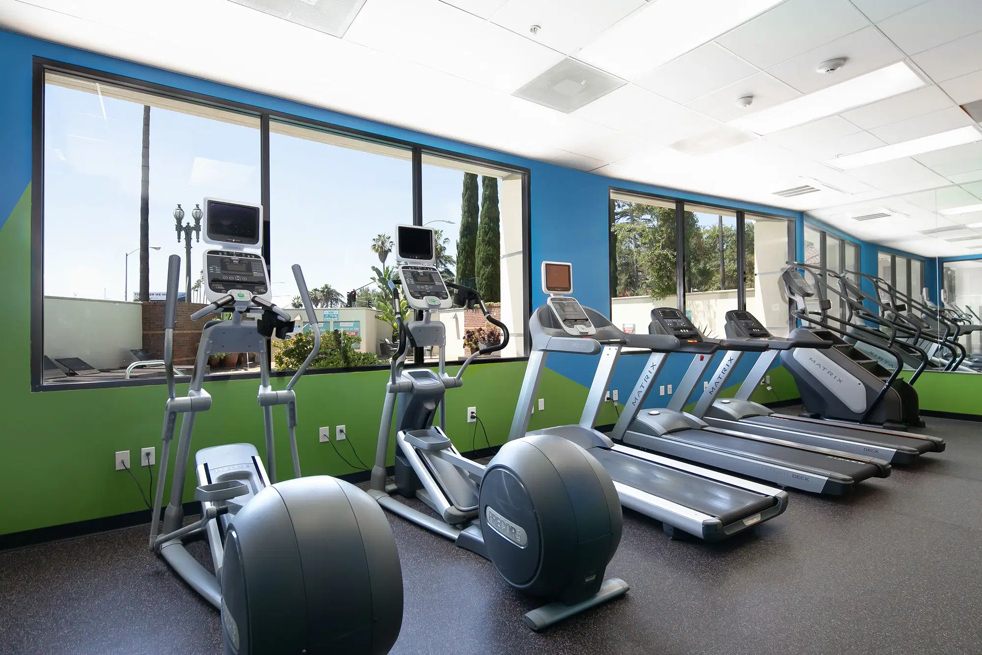 Tuscany Apartments, Los Angeles – Amenities