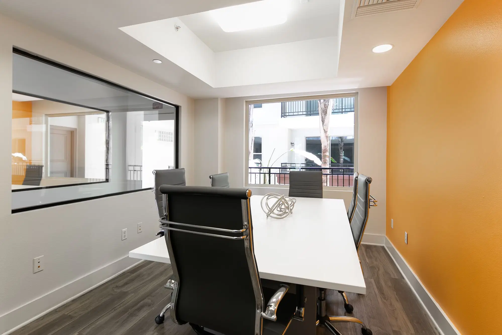 Tuscany Apartments, Los Angeles – Common Area