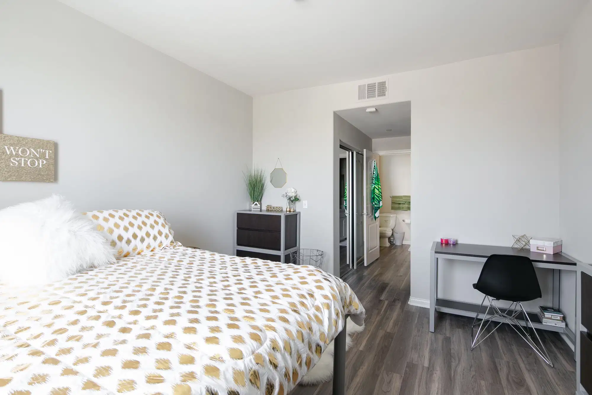 Tuscany Apartments, Los Angeles