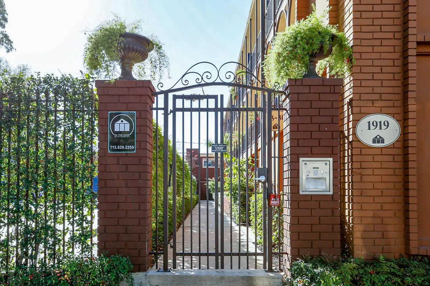 1919 Portsmouth, Houston – Exterior