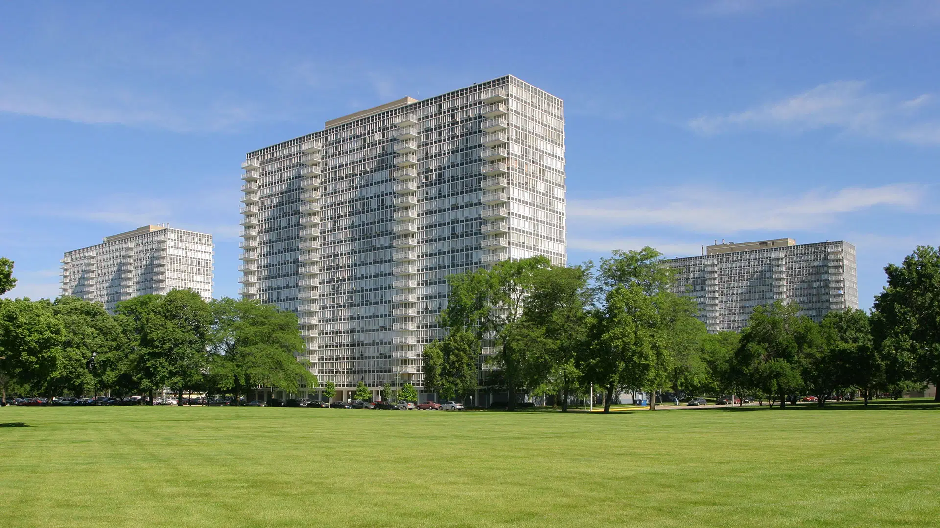 Lake Meadows Apartments, Chicago – Exterior