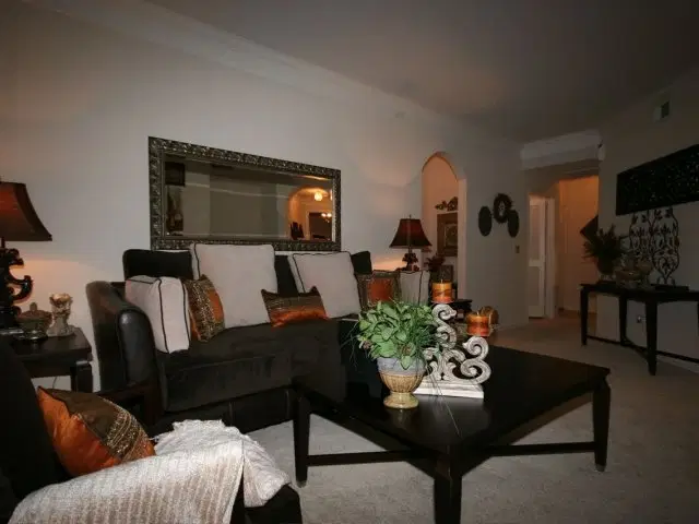 La Valencia, Dallas – Amenities