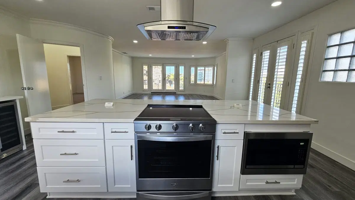 Lindbrook Manor Apartments, Los Angeles – Kitchen