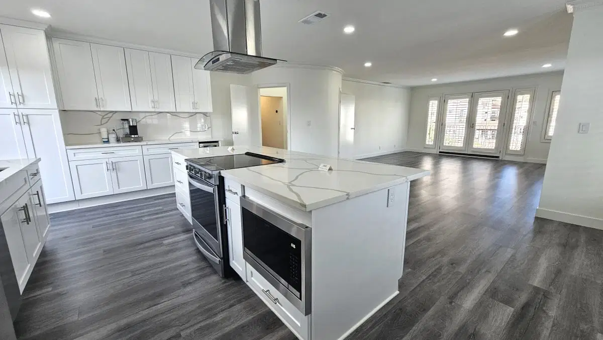 Lindbrook Manor Apartments, Los Angeles – Kitchen
