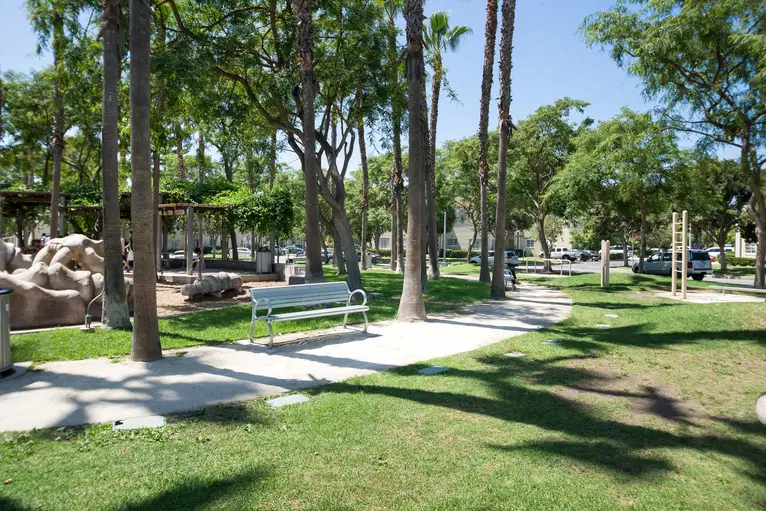 Park La Brea, Los Angeles – Exterior