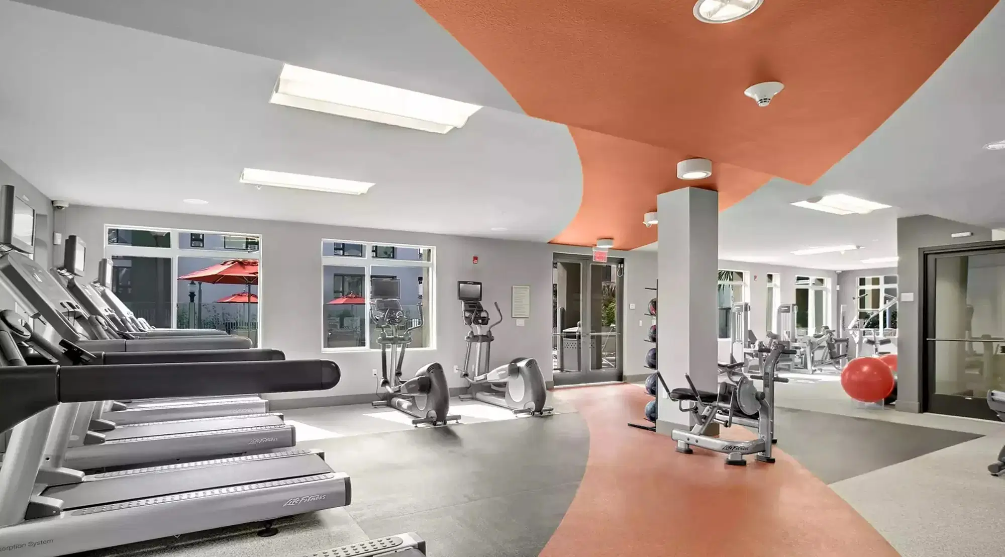 Westgate Apartments, Los Angeles – Amenities