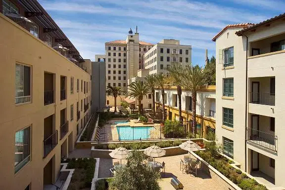 Trio Apartments, Los Angeles – Exterior