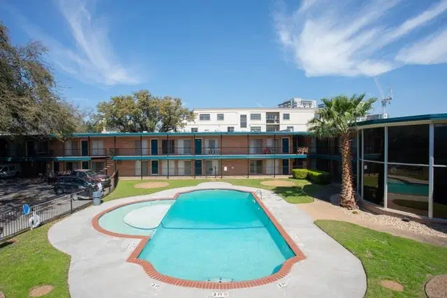 Lantana Apartments, Austin – Exterior