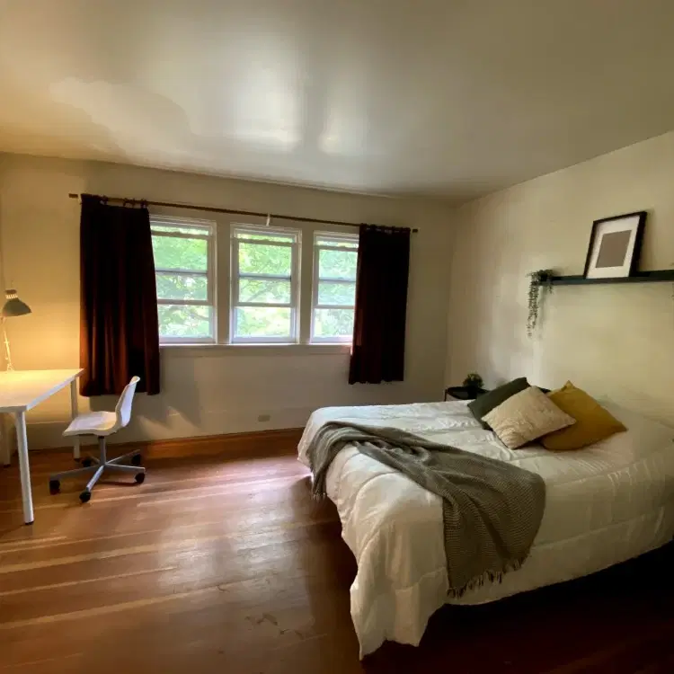 5570 Balaclava St, Vancouver – Van Gogh Room( 1 Bed 1 Bath )