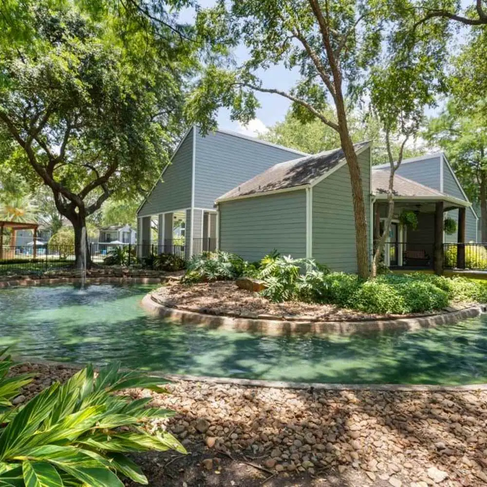 The Cove, Houston – Exterior