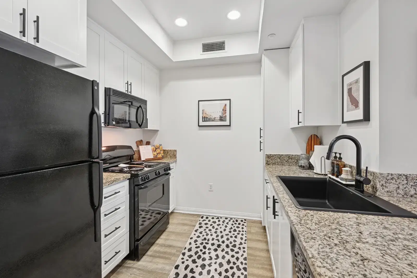 West 27th Place, Los Angeles – Kitchen