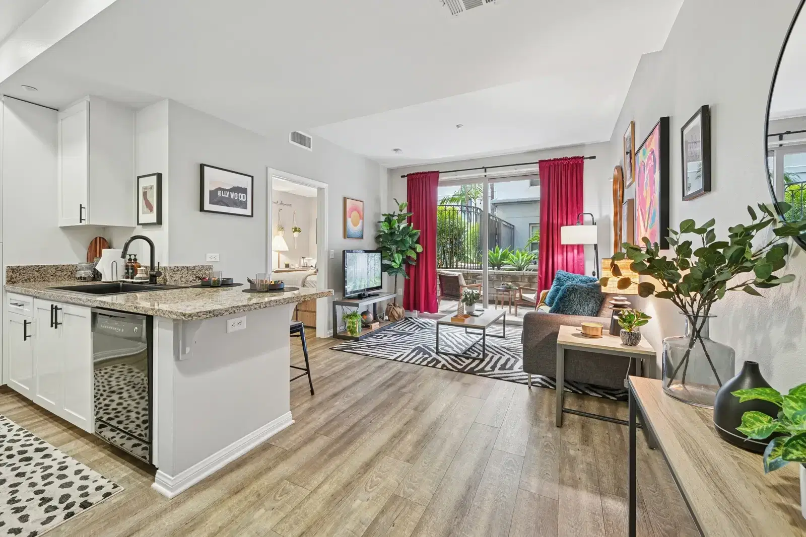 West 27th Place, Los Angeles – Common Area
