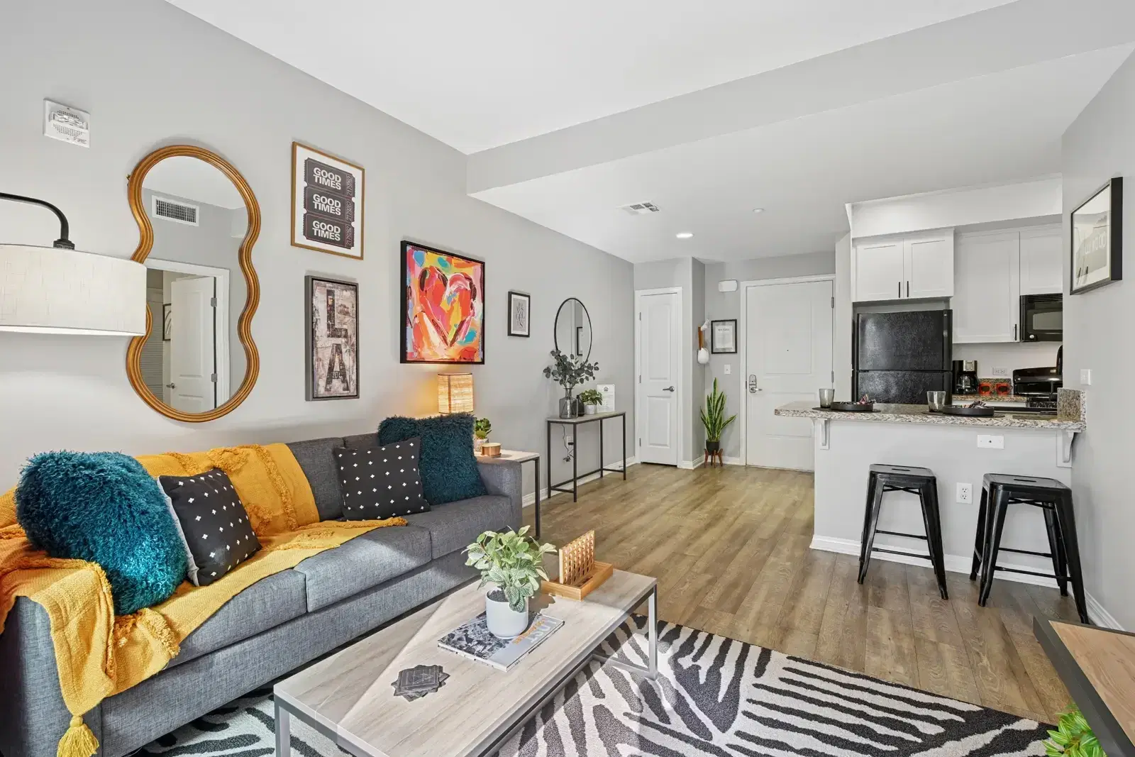 West 27th Place, Los Angeles – Common Area