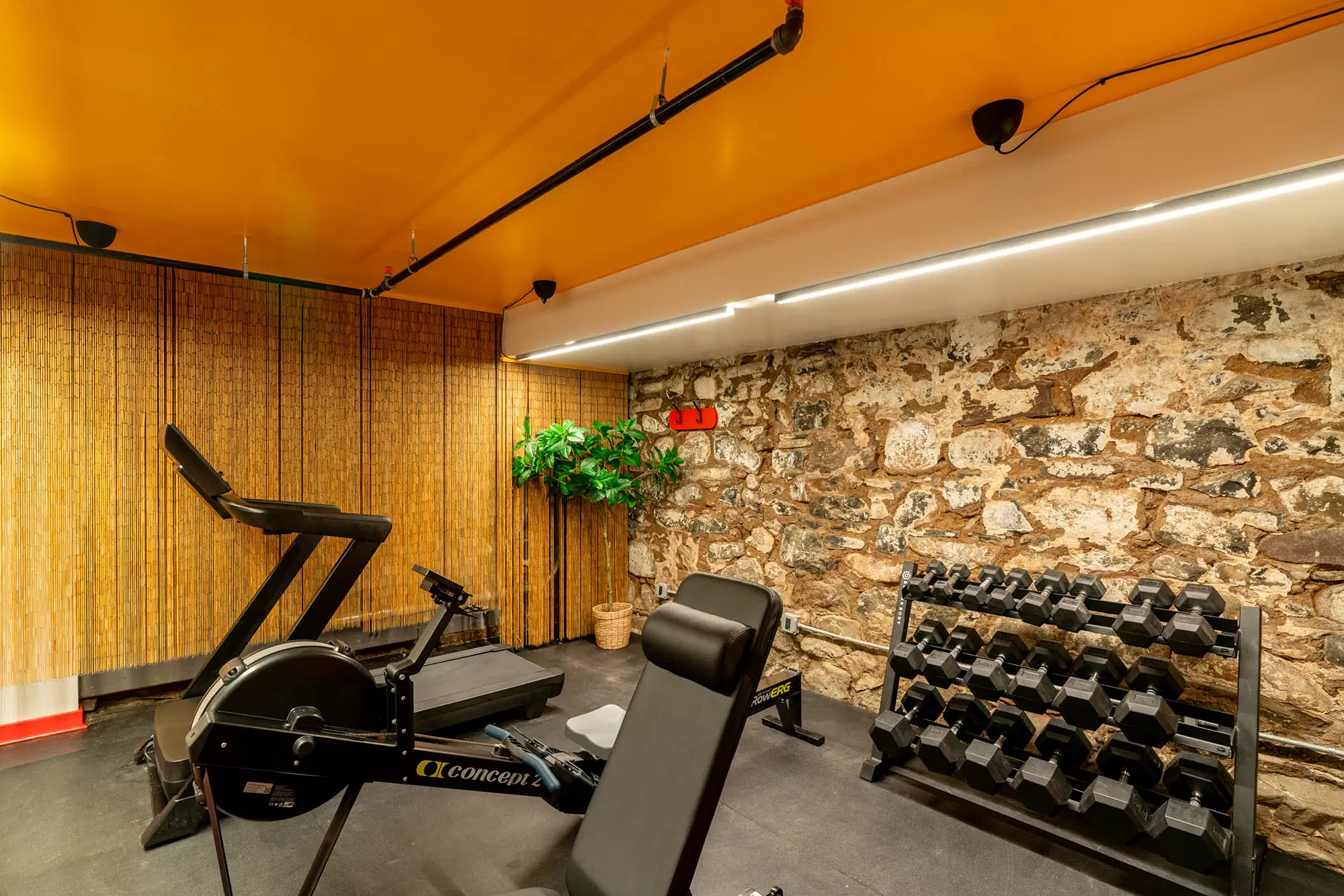 Crown 120, New York – Amenities