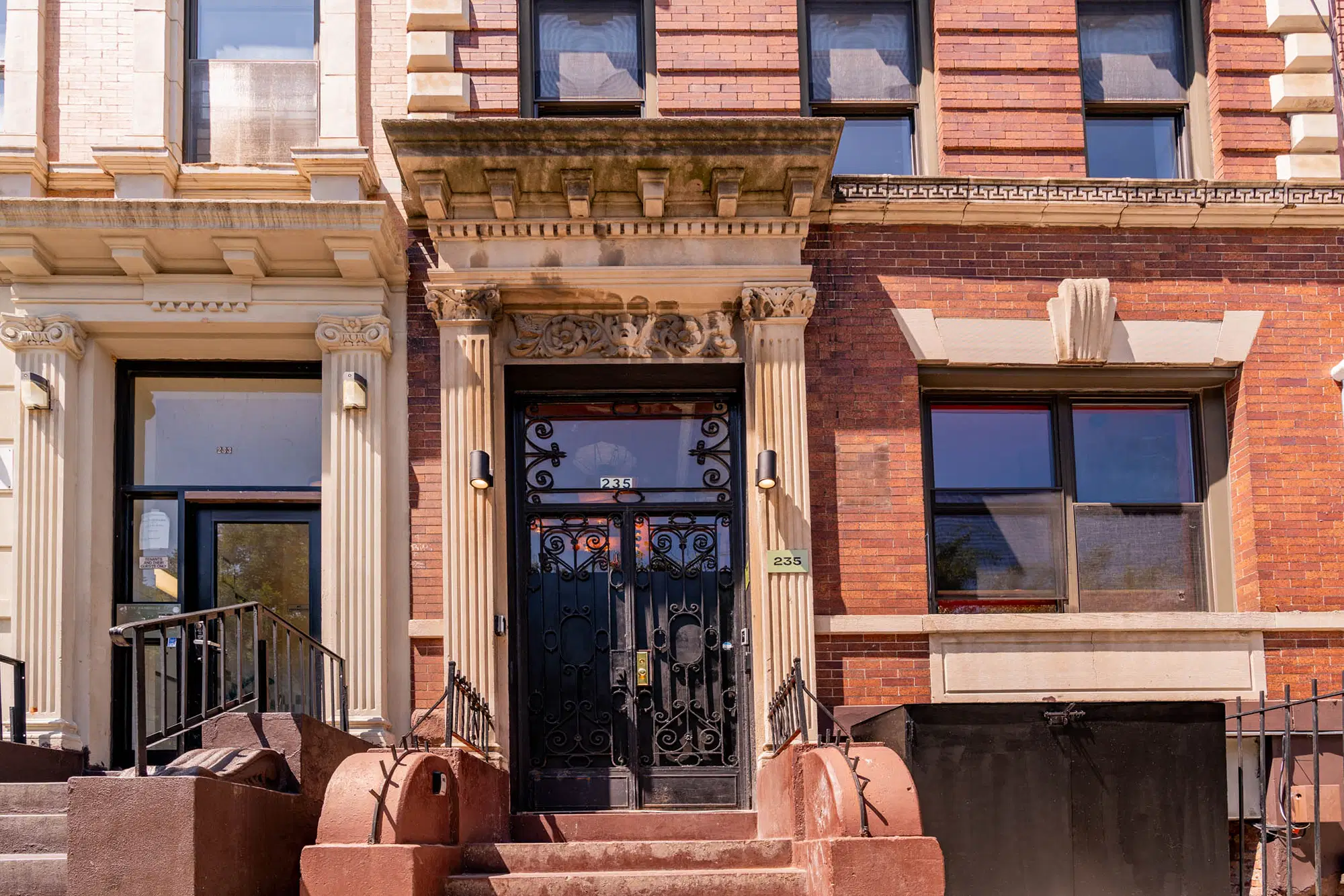 Bedford 235, New York – Exterior