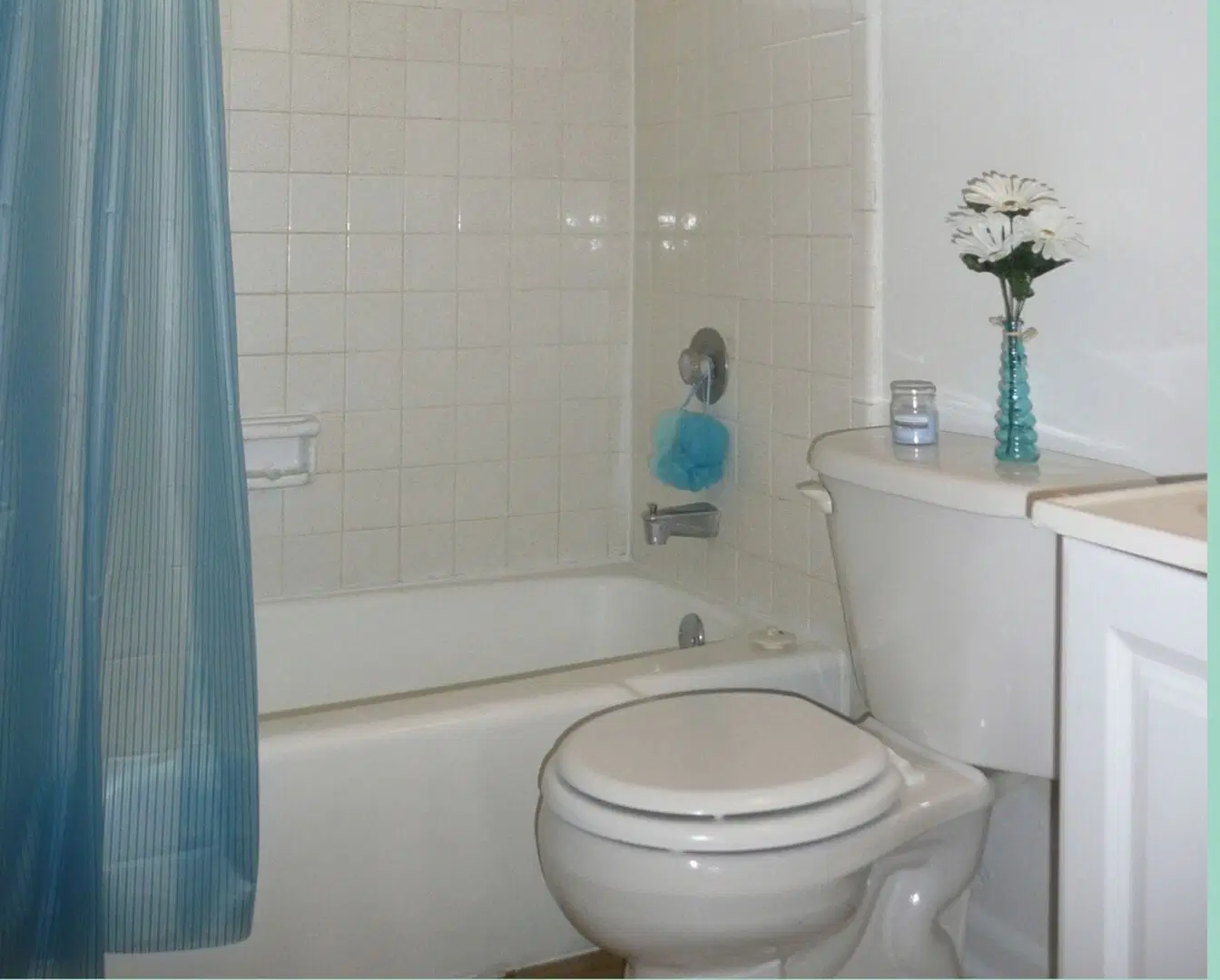 Covina Plaza, San Antonio – Bathroom