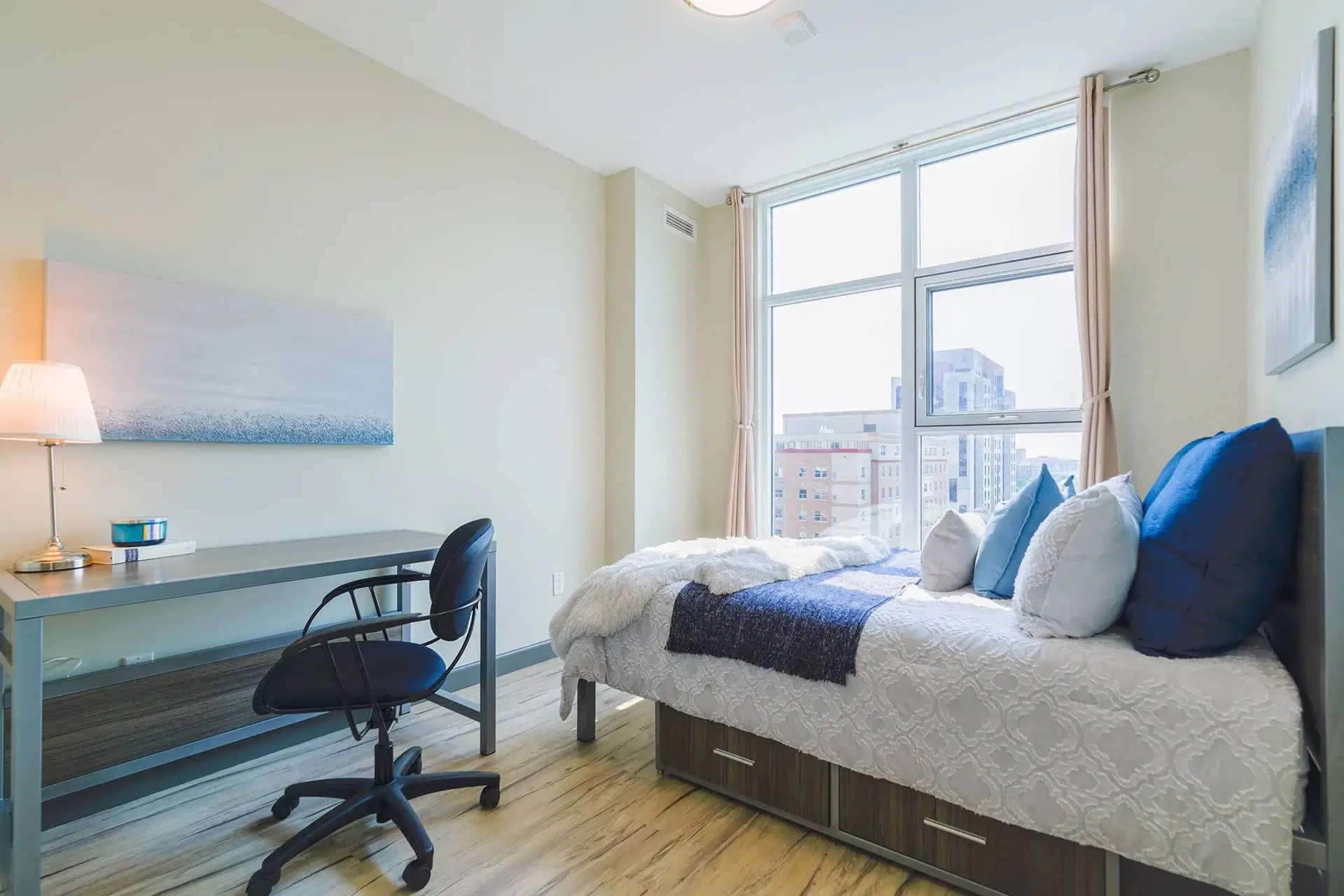 131 University, Waterloo – Bedroom
