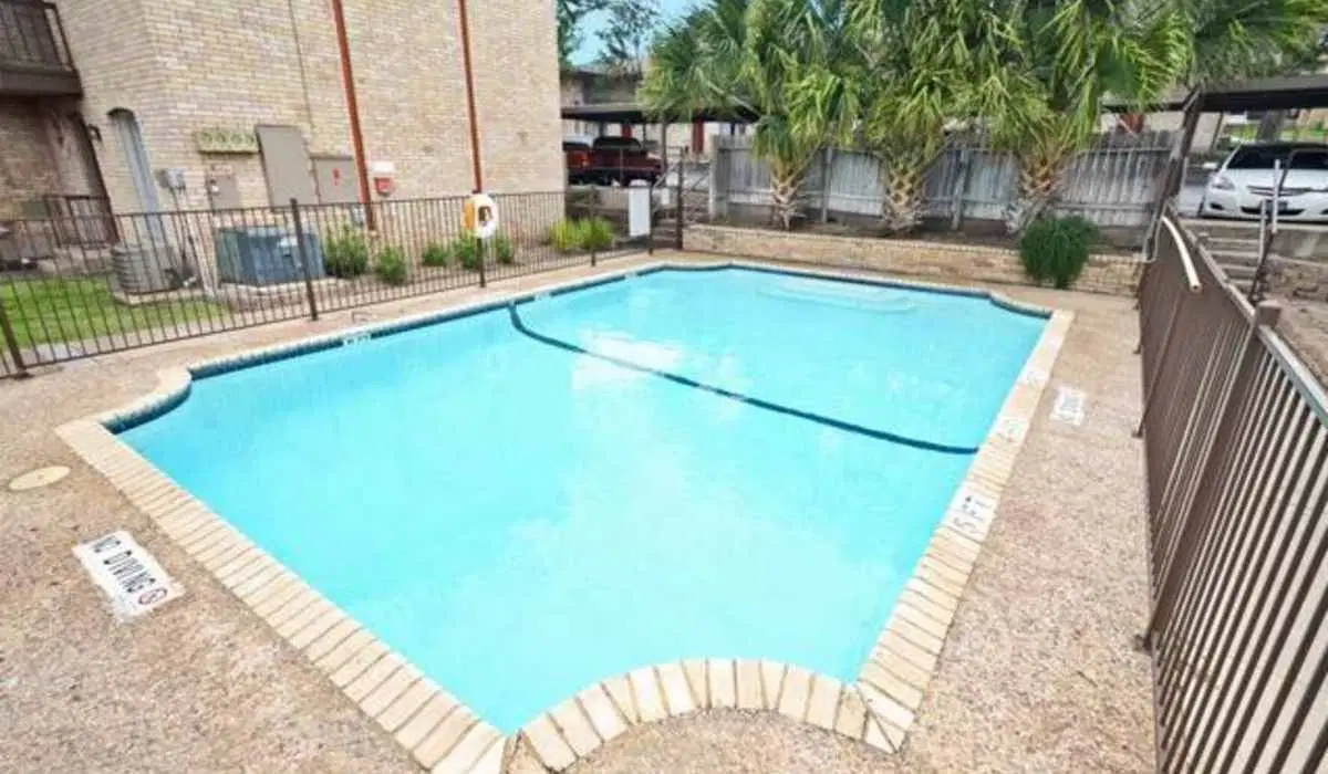 Fairways 5, San Antonio – Exterior