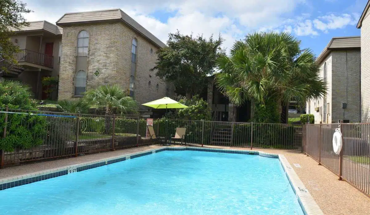 Fairways 5, San Antonio – Exterior