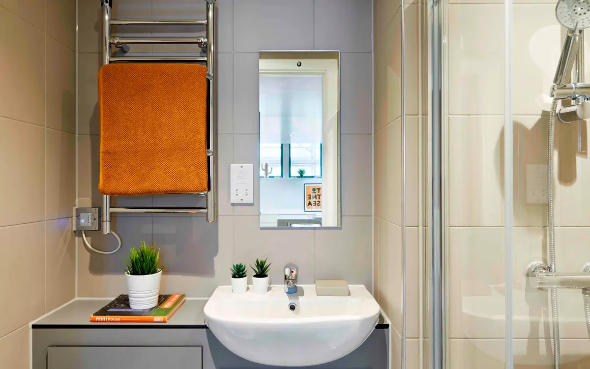 St Teresa House, Plymouth – Bathroom