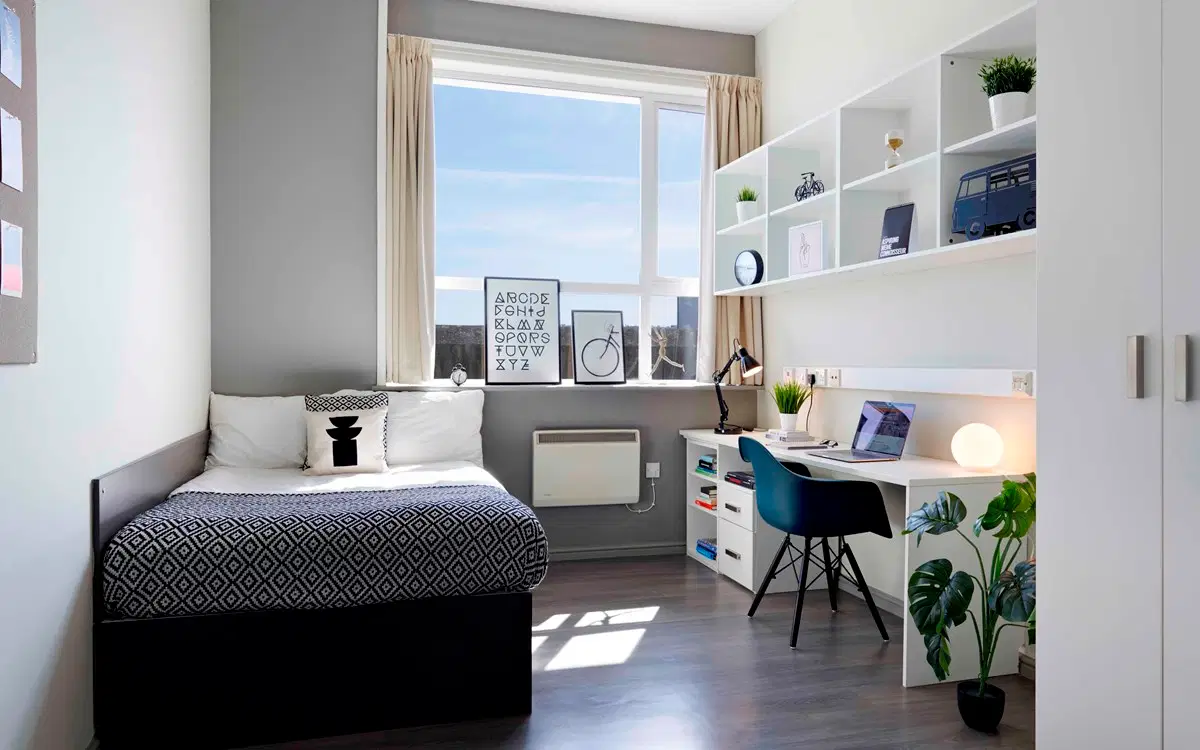 Central Point, Plymouth – Classic En-suite