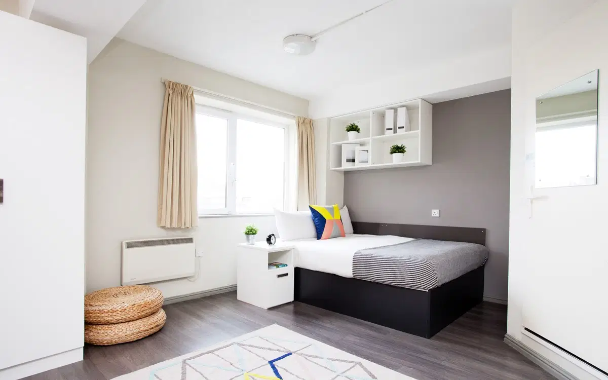 Central Point, Plymouth – Classic Studio
