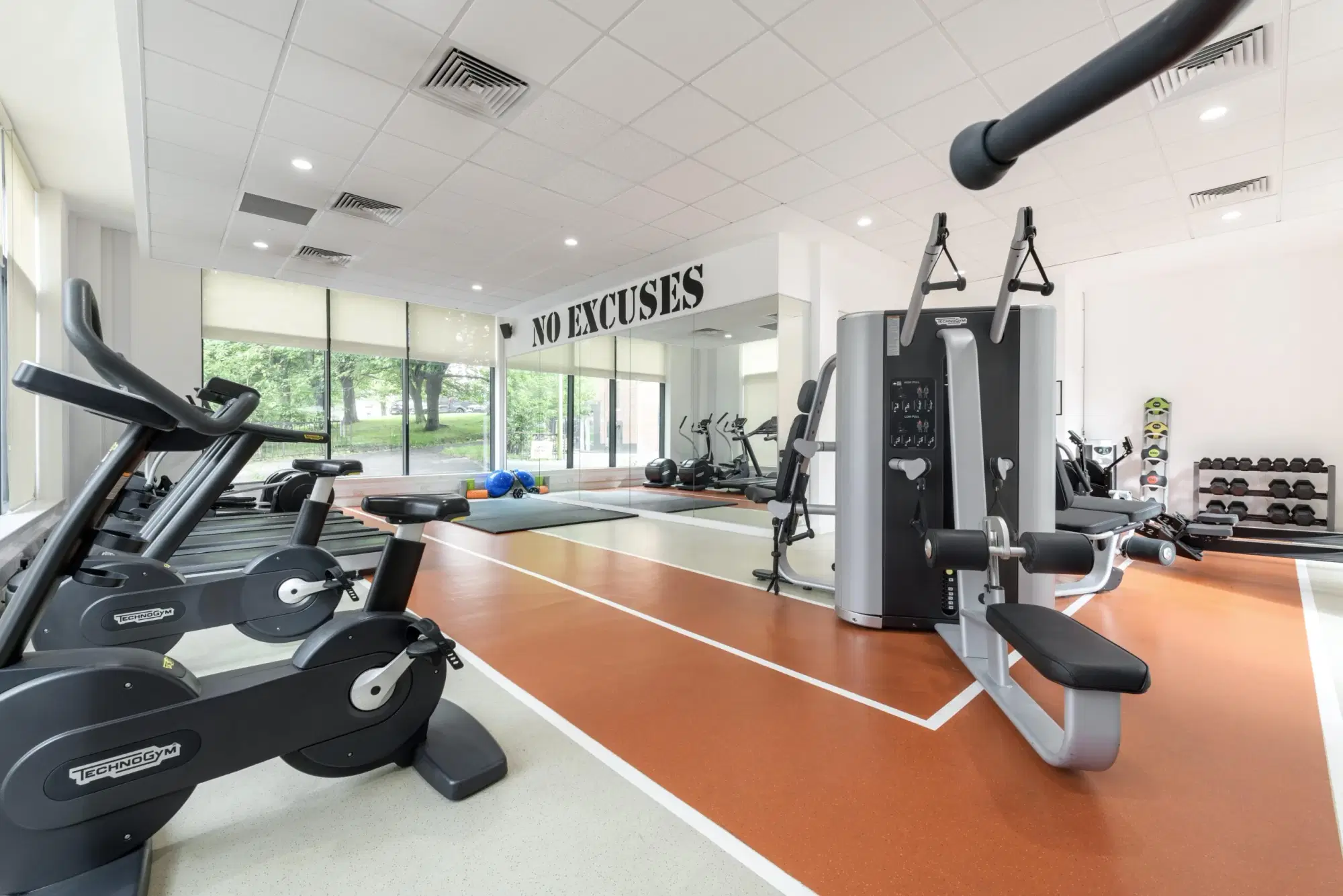 St James, Glasgow – Amenities