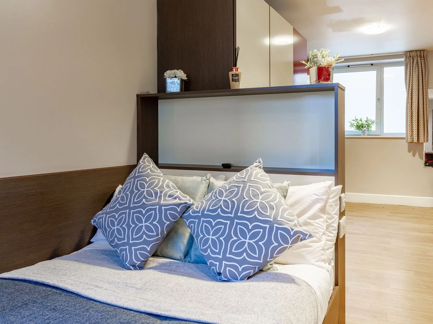 Hawley Crescent, London – Gold Studio