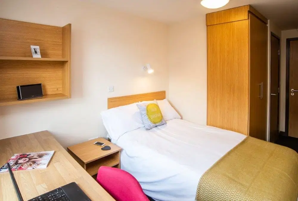 Asha House, Loughborough – Deluxe Room