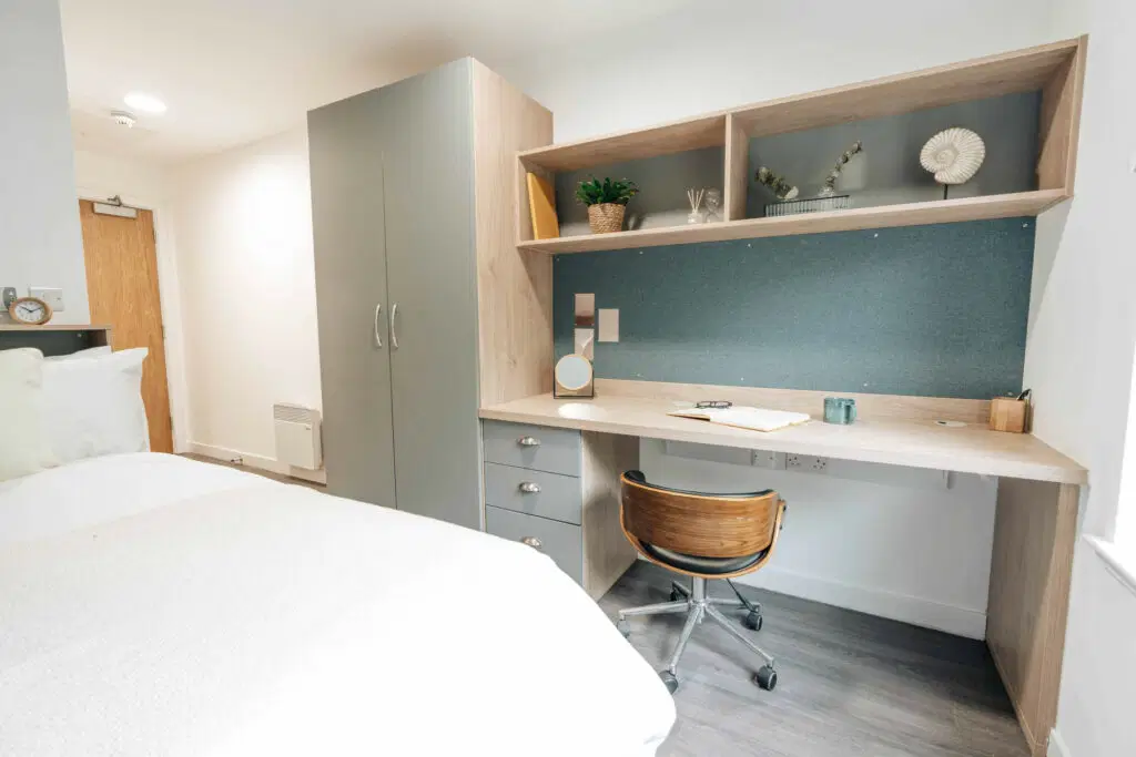 Caledon Court, Aberdeen – Silver En Suite