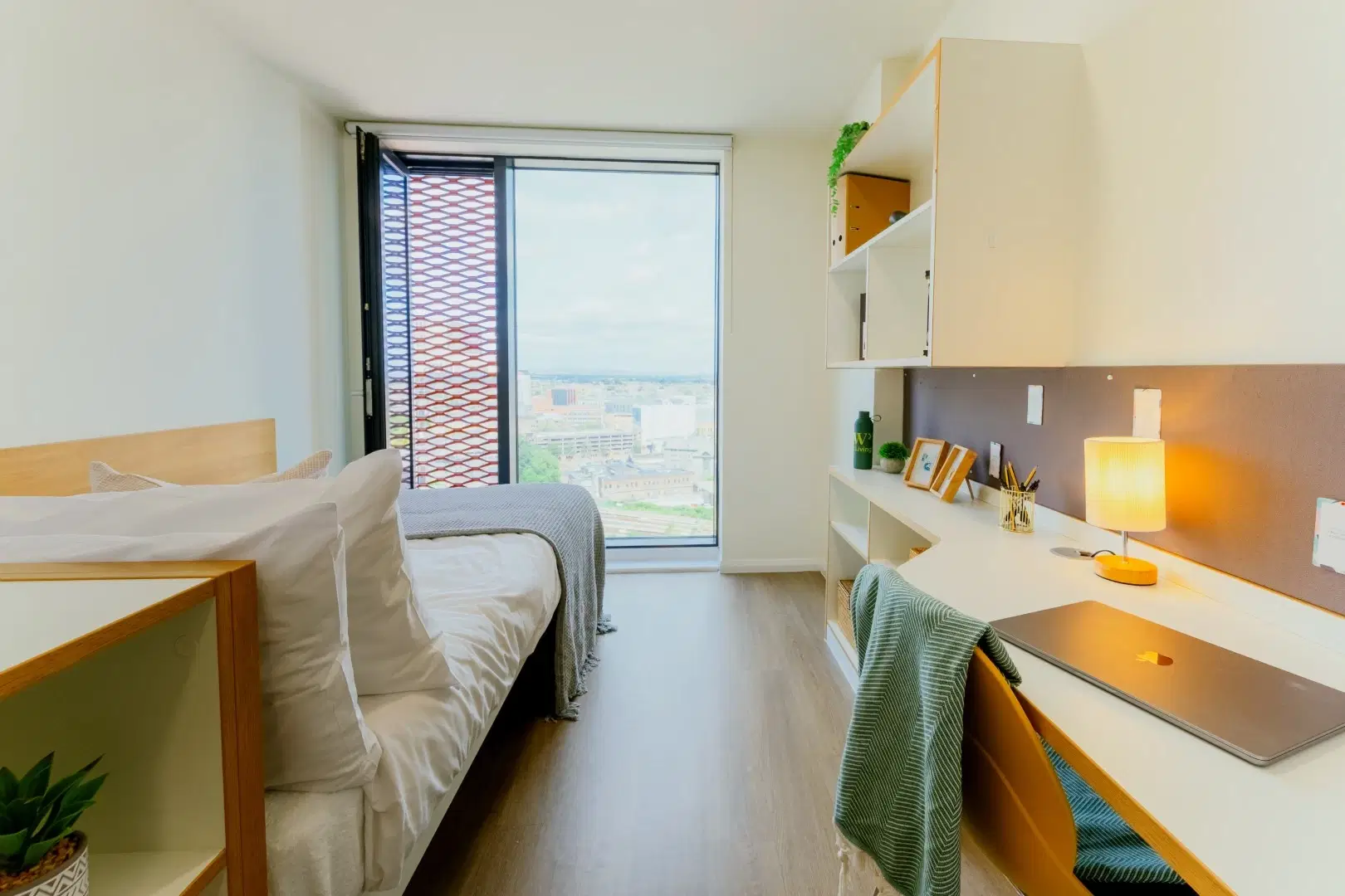 Bridge Street Exchange, Cardiff – Platinum En Suite (Top Floors, Stadium or Cardiff Castle View)
