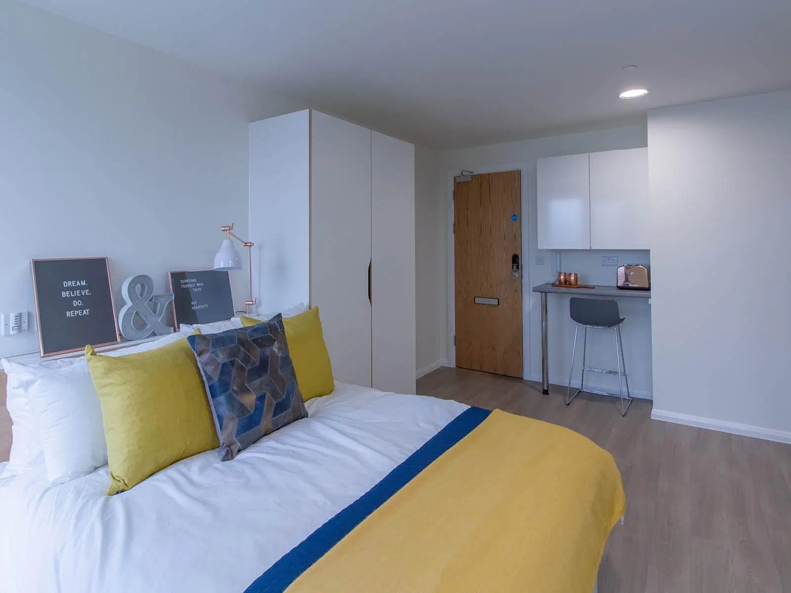 Bridge Street Exchange, Cardiff – Standard Studio