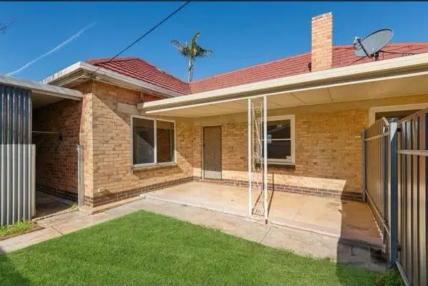 Room in a 5 Bedroom Apartment, 18 High Avenue, Clearview, 5085 – Exterior