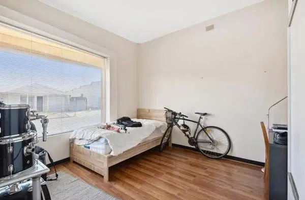 Room in a 5 Bedroom Apartment, 18 High Avenue, Clearview, 5085