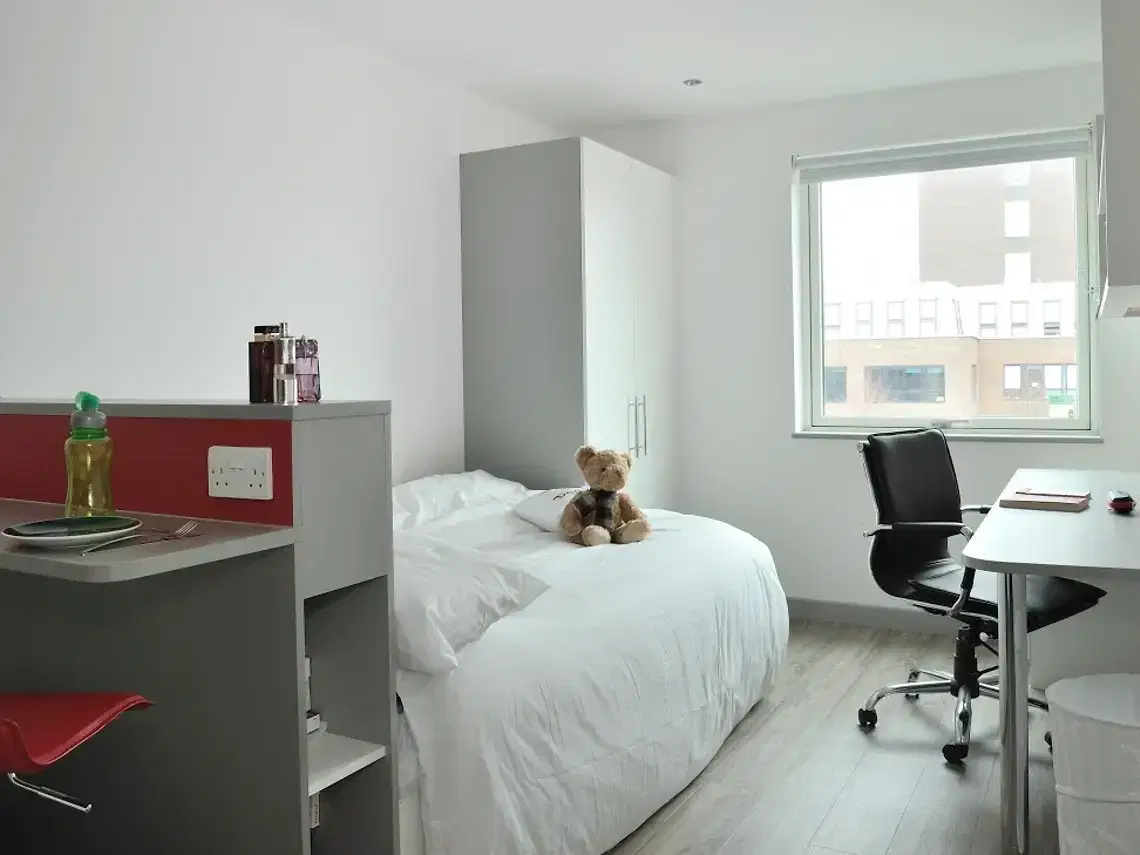 One Penrhyn Road, Kingston Upon Thames – Premium Studio