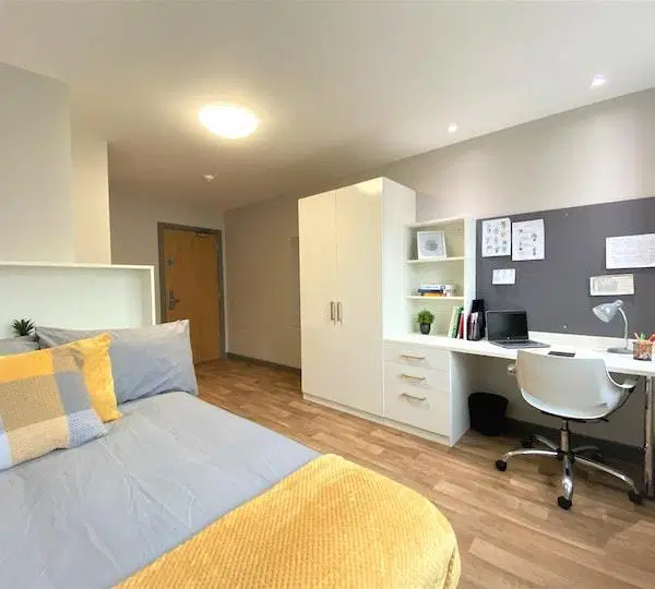 John Bell House, Belfast – Ensuite Silver
