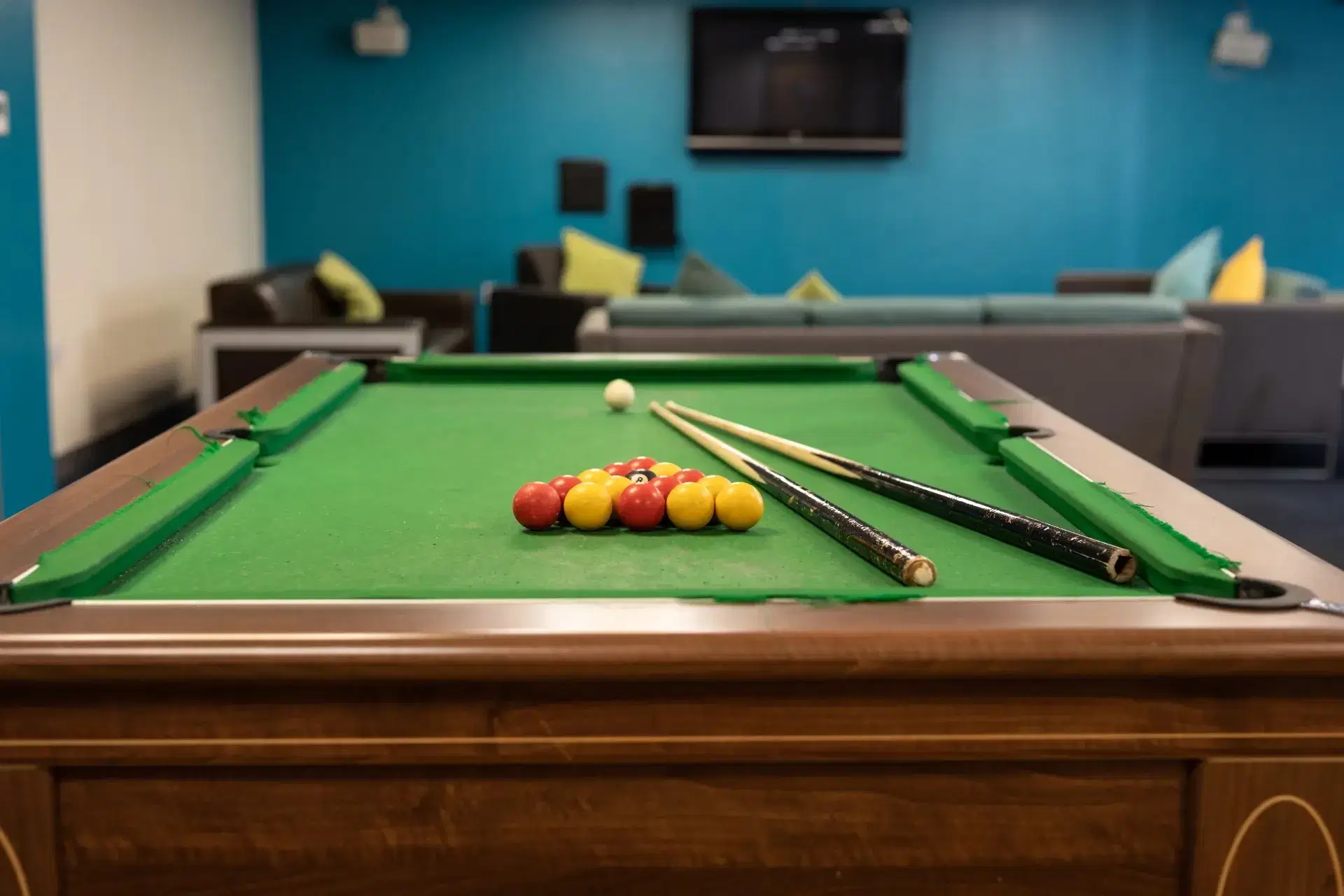 Burley Road, Leeds – Amenities