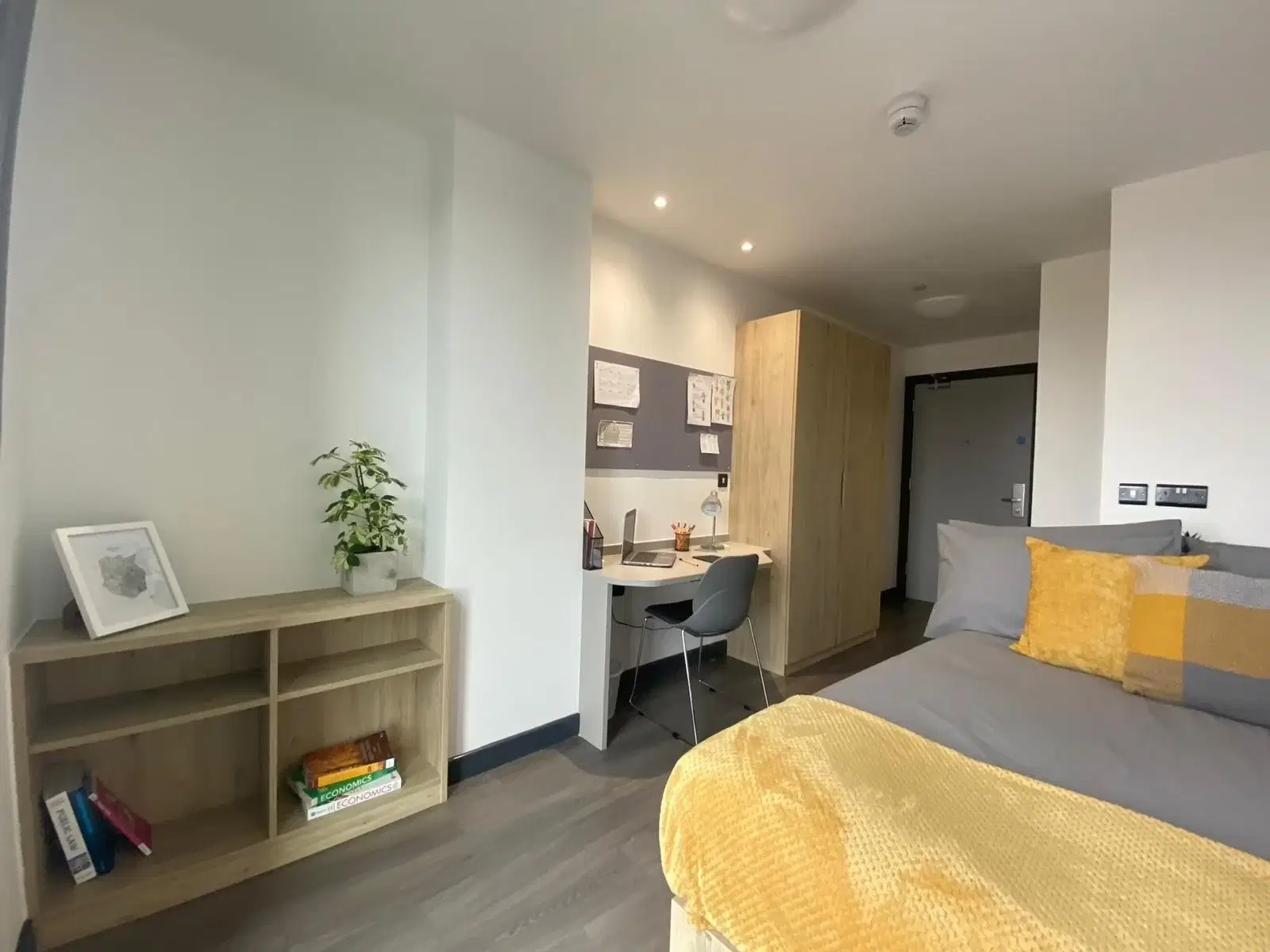 Swanston House, Belfast – Ensuite Silver