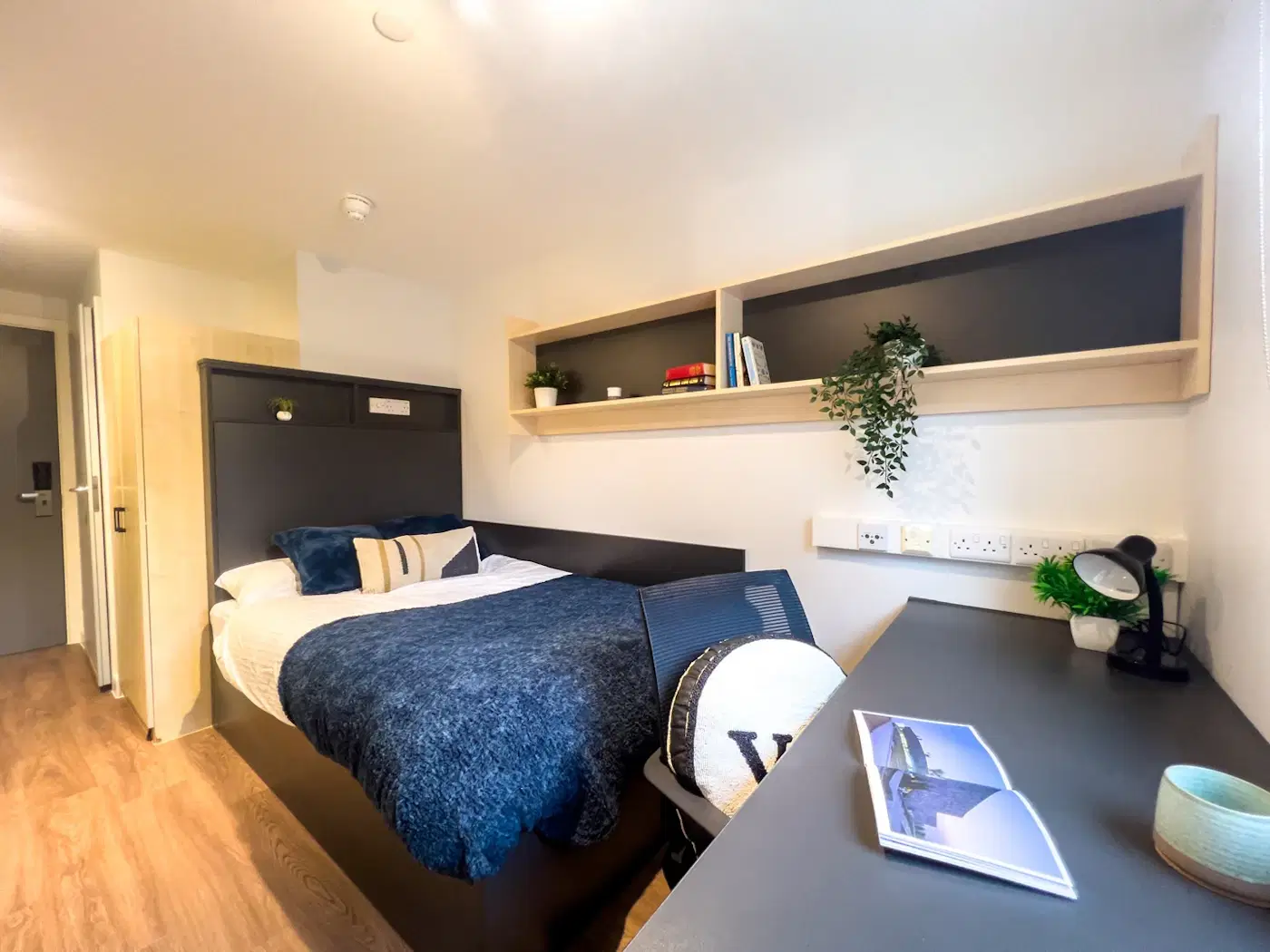 Portsburgh Court, Edinburgh – Ensuite Bronze