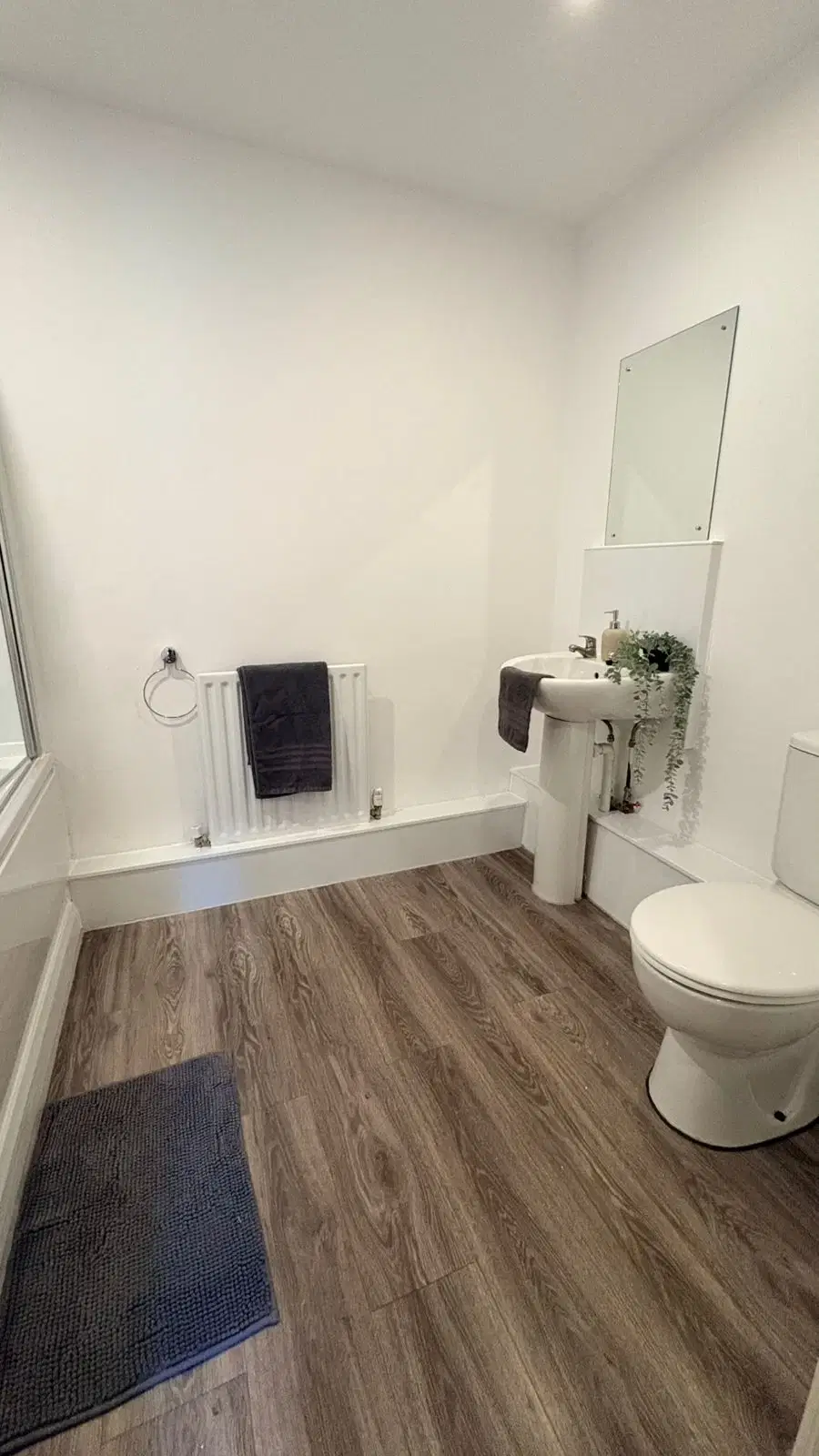 Page Apartments, Sheffield – Bathroom